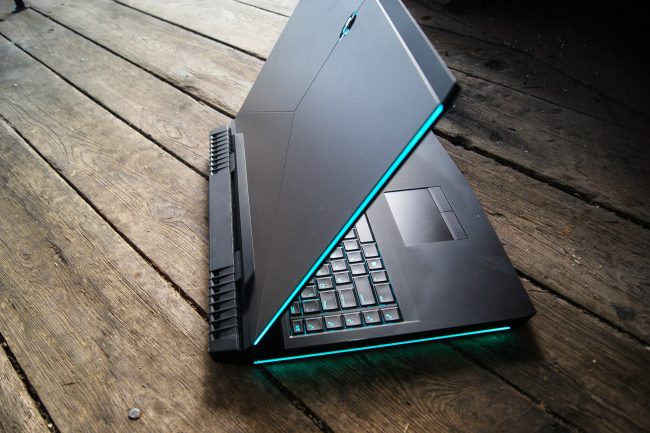new-alienware-17-2016-28 class="wp-image-538588" 