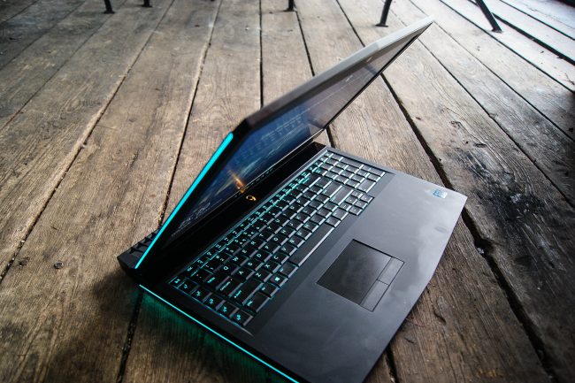 new-alienware-17-2016-29 class="wp-image-538587" 