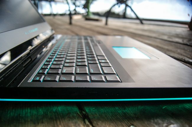 new-alienware-17-2016-33 class="wp-image-538583" 