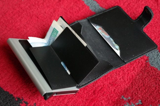 Secrid Miniwallet po otwarciu.