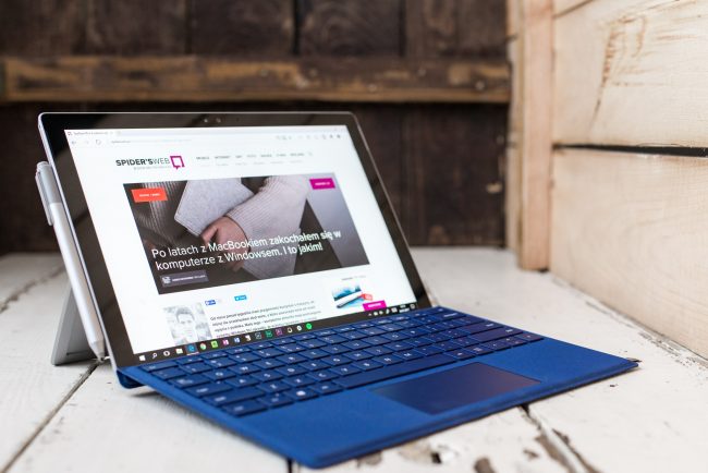 Surface-Pro-4-LK-2 class="wp-image-541049" 