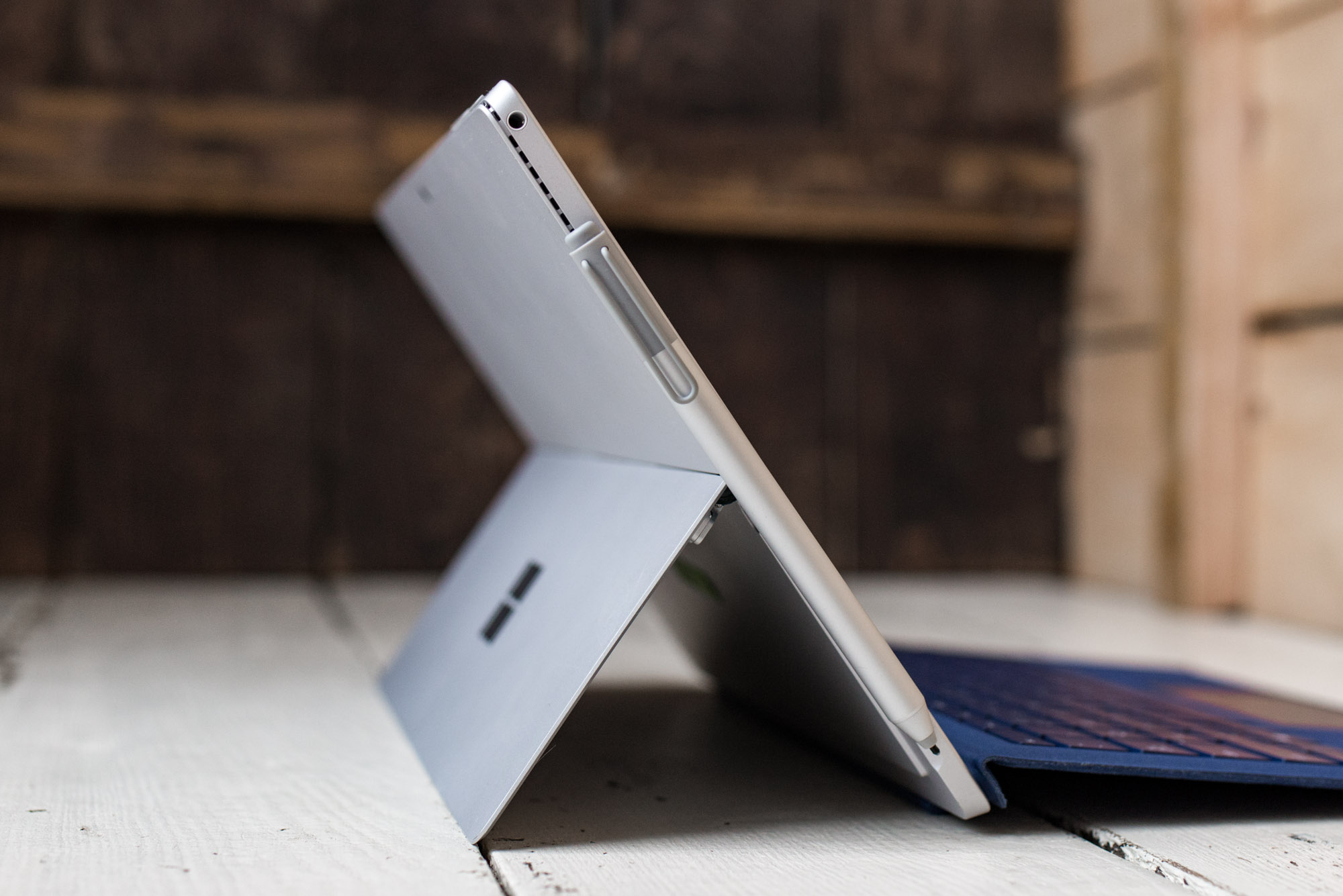 Surface-Pro-4-LK-3 class="wp-image-541050" 