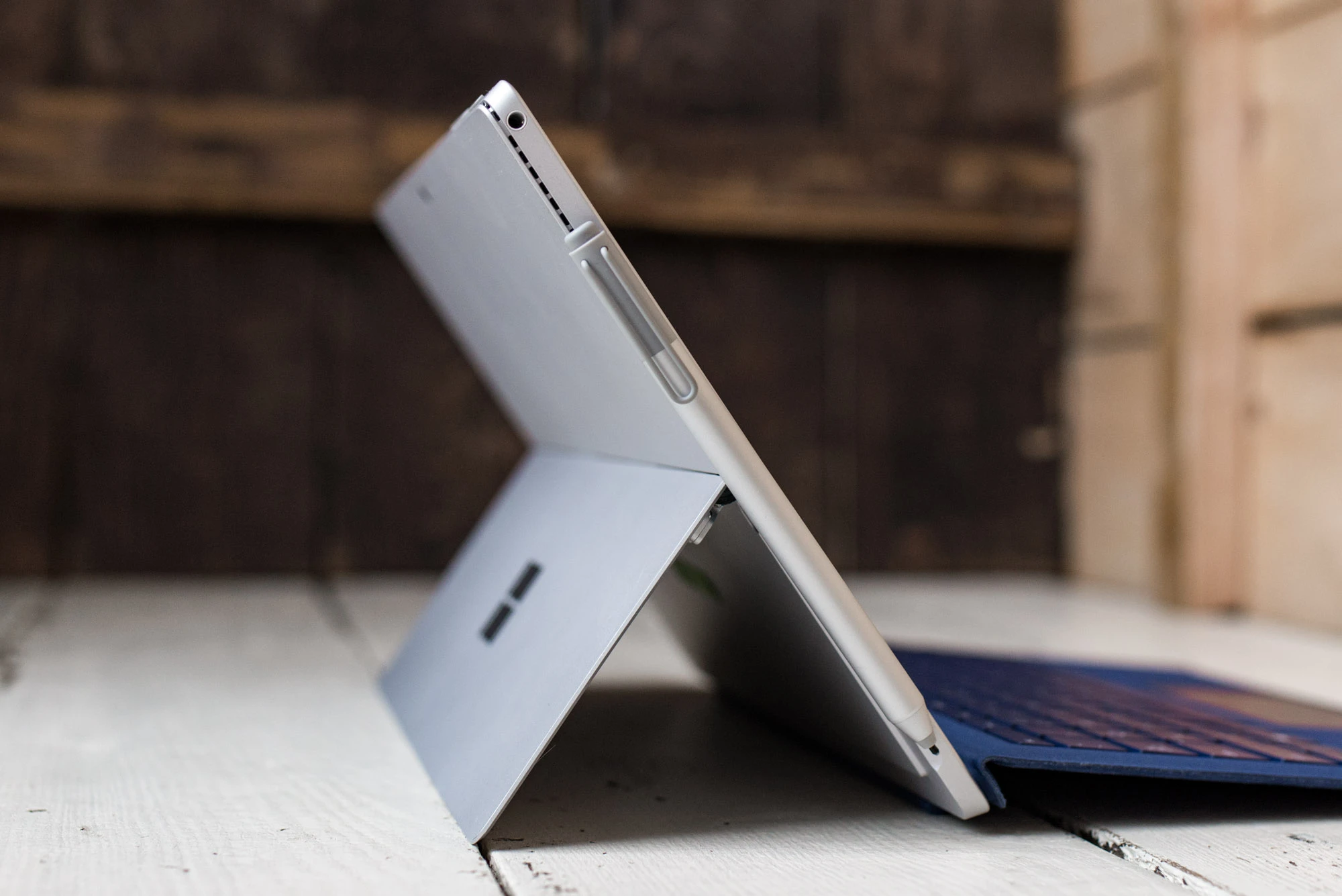 Surface-Pro-4-LK-3 class="wp-image-541050"