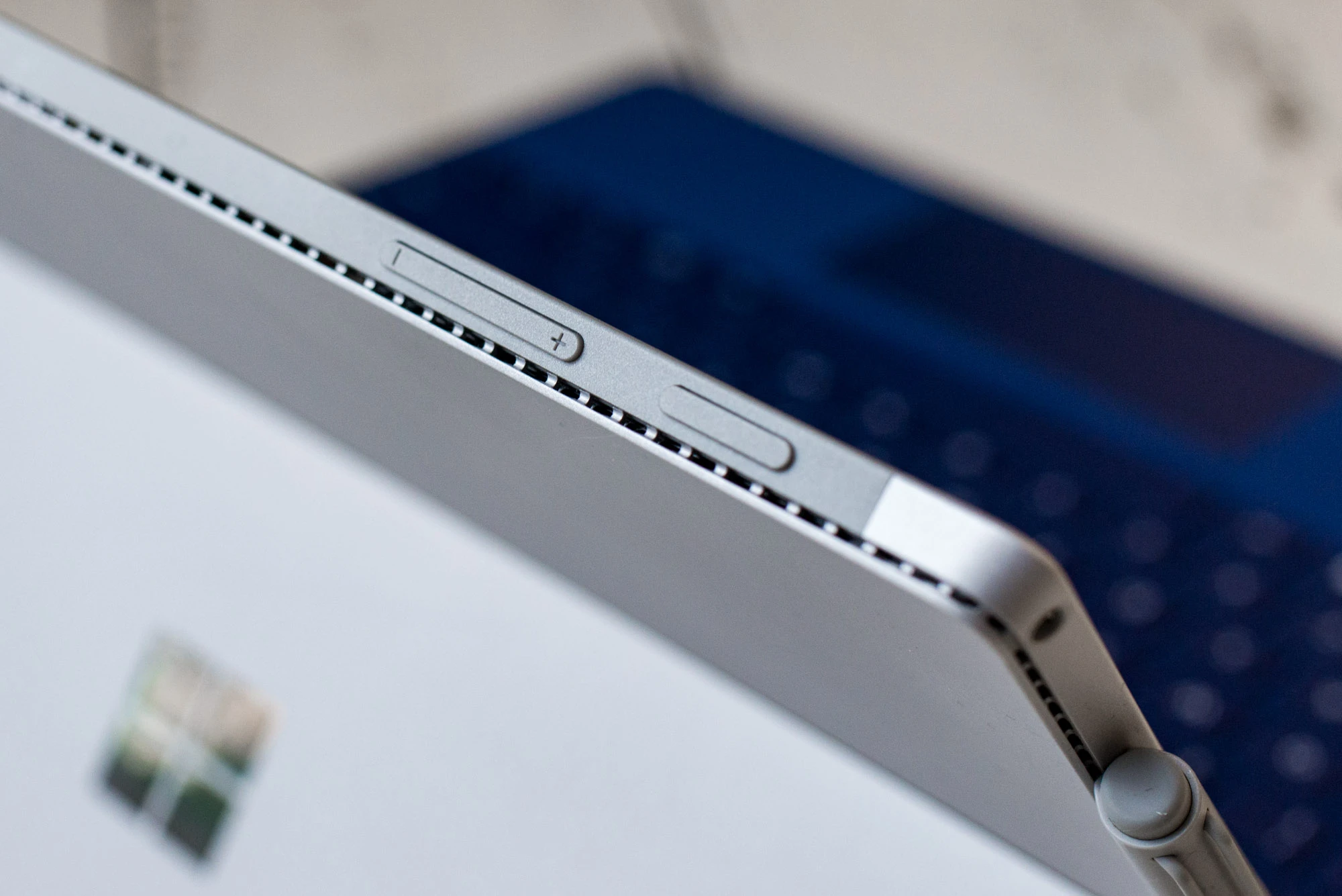 Surface-Pro-4-LK-4 class="wp-image-541051"