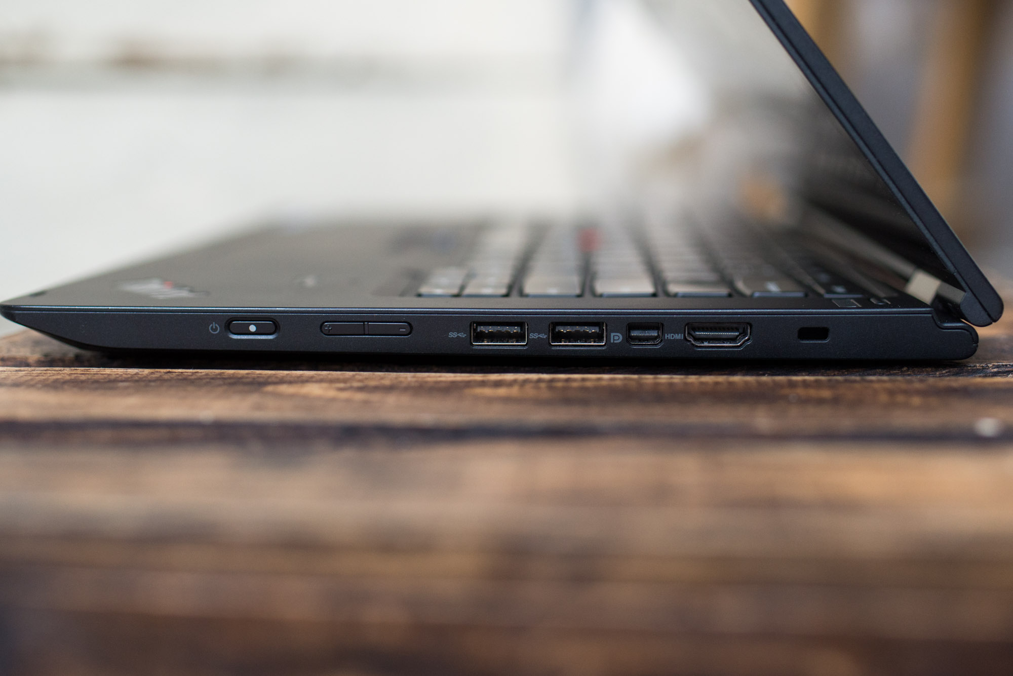 Thinkpad-P40-yoga--3 class="wp-image-539010" 