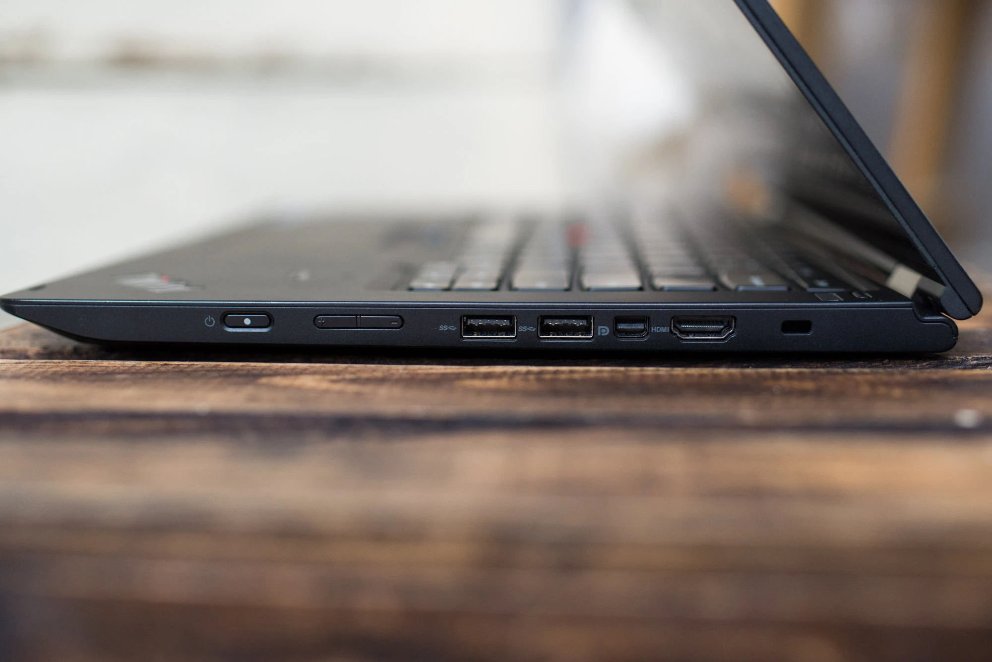 Thinkpad-P40-yoga--3 class="wp-image-539010" 