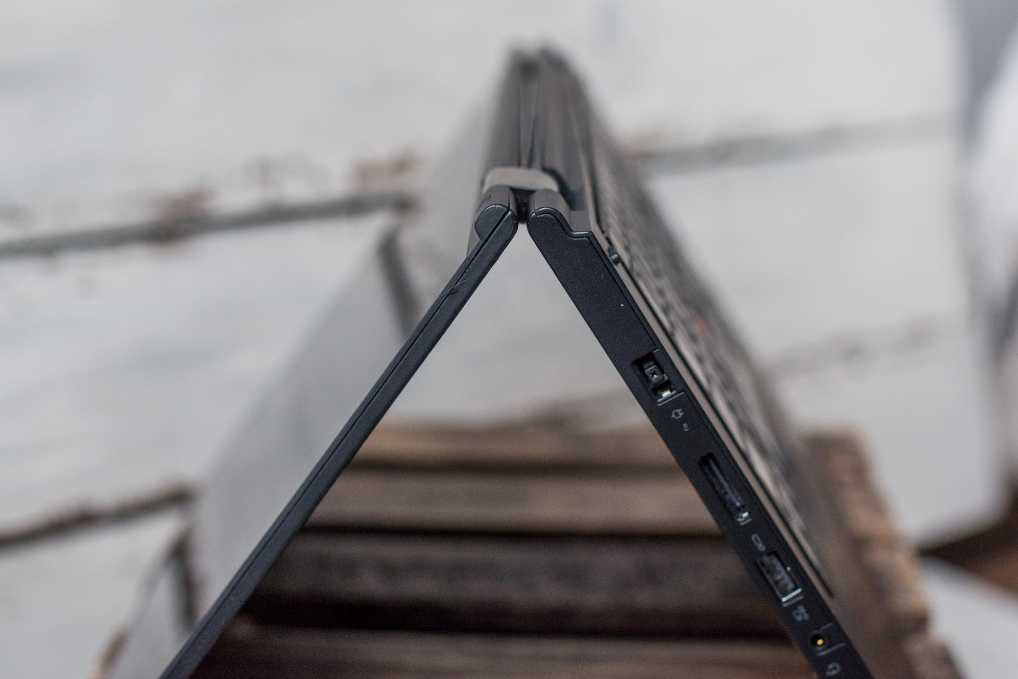 Thinkpad-P40-yoga--8 class="wp-image-539016" 