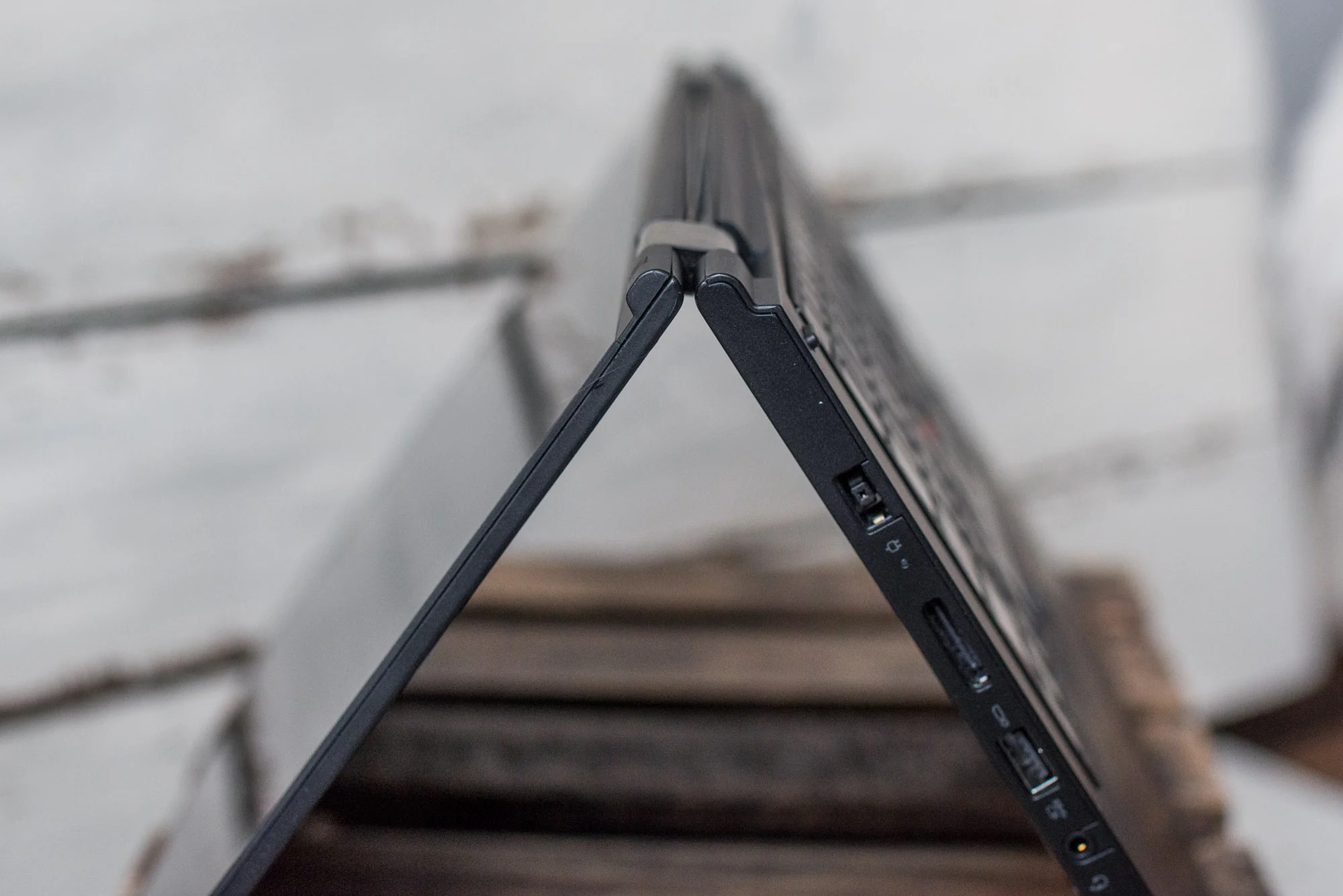 Thinkpad-P40-yoga--8 class="wp-image-539016" 
