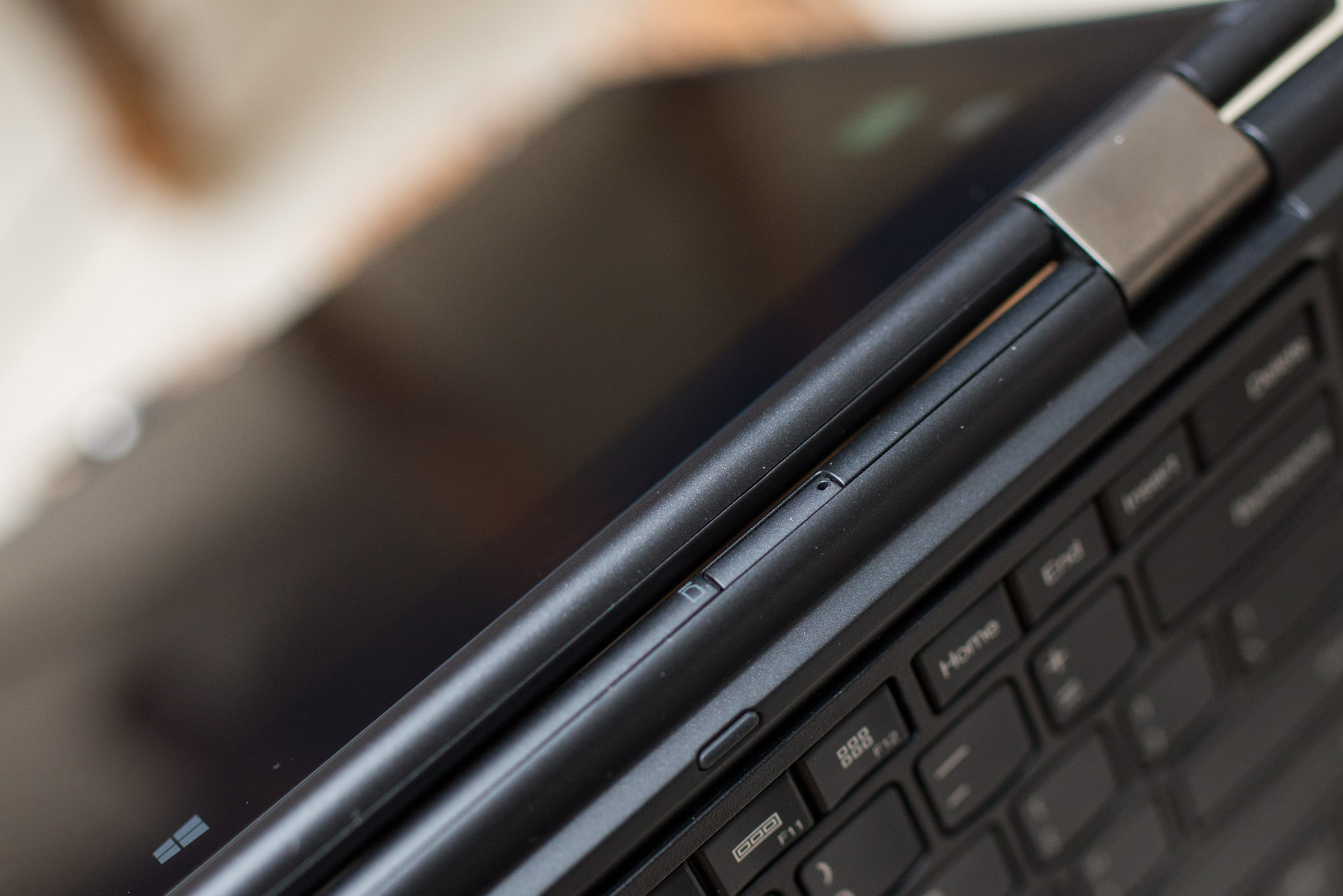 Thinkpad-P40-yoga--9 class="wp-image-539017" 