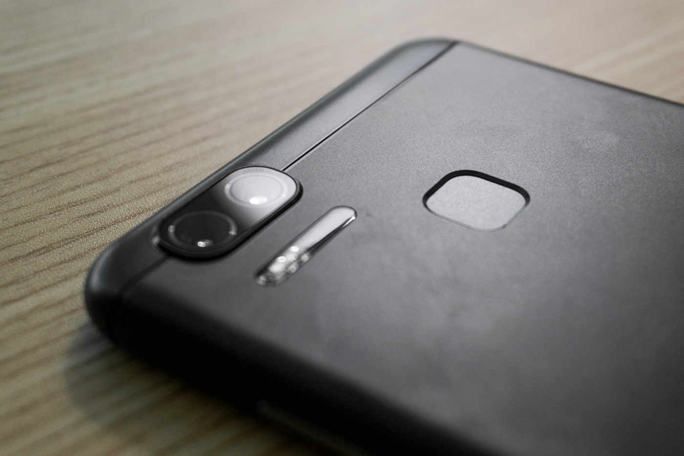 Asus ZenFone 3 Zoom i ZenFone AR na targach CES 2017 class="wp-image-538409" 