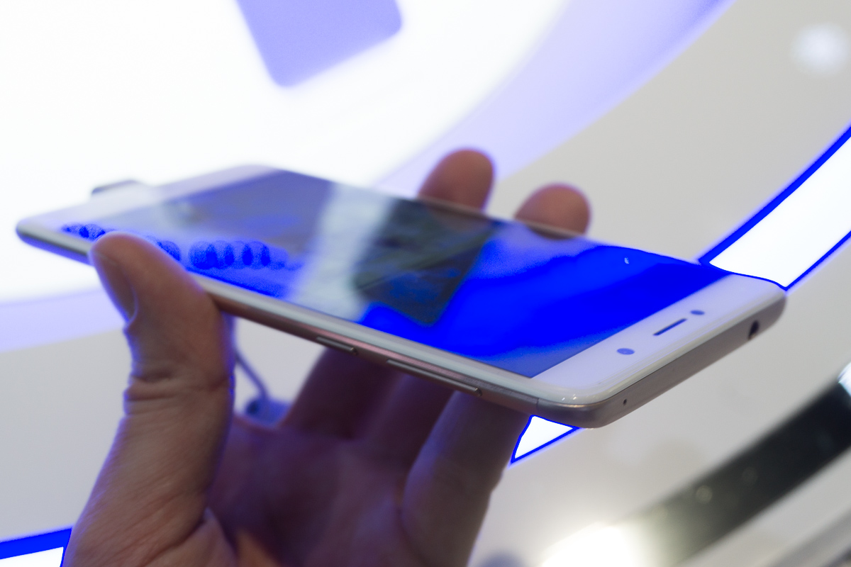 honor-6x-ces-2017-3-of-6 class="wp-image-537714" 