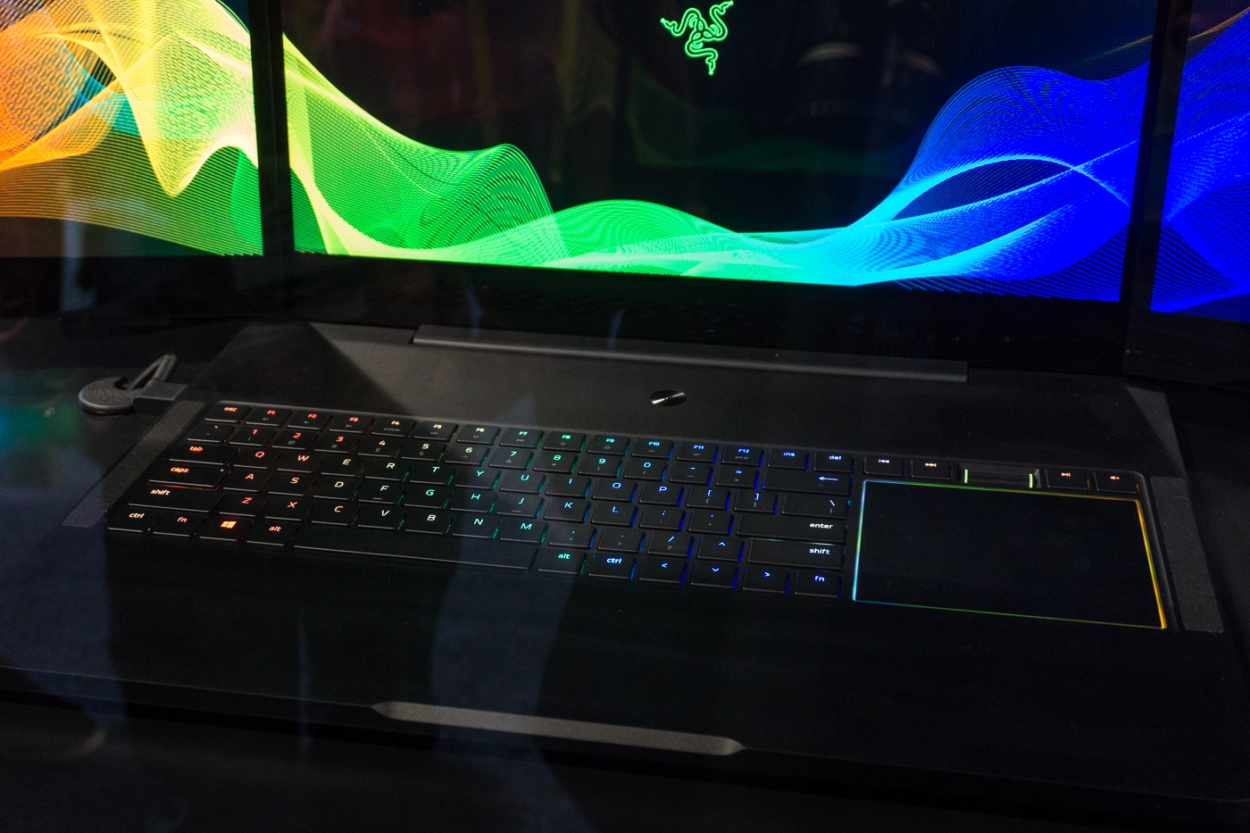 Laptop gamingowy Razer z 3 ekranami class="wp-image-538102"