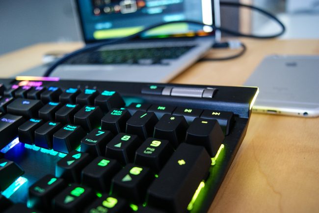 Corsair K95 RGB Platinum -12 class="wp-image-546715" 