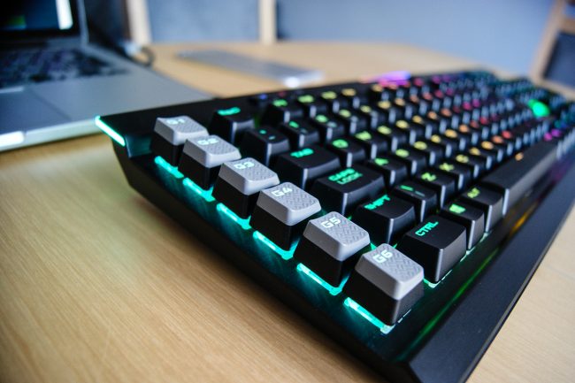 Corsair K95 RGB Platinum -25 class="wp-image-546703" 