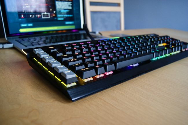 Corsair K95 RGB Platinum -3 class="wp-image-546724" 