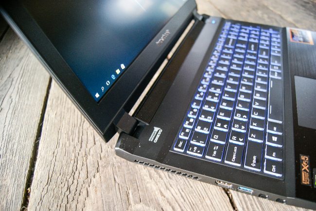 Hyperbook SL503 VR IEM 2017-16 class="wp-image-546905" 