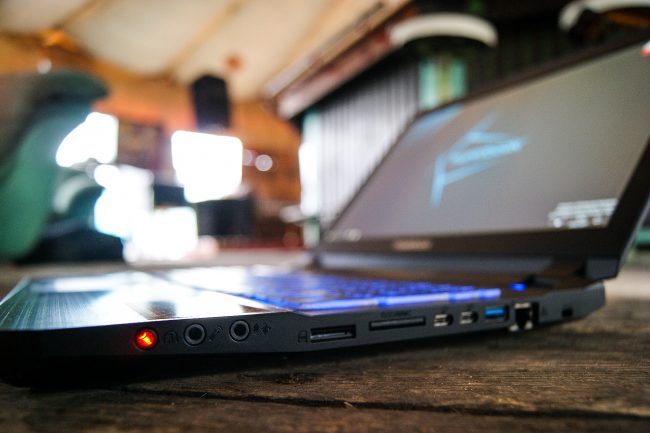 Hyperbook SL503 VR IEM 2017-31 class="wp-image-546890" 