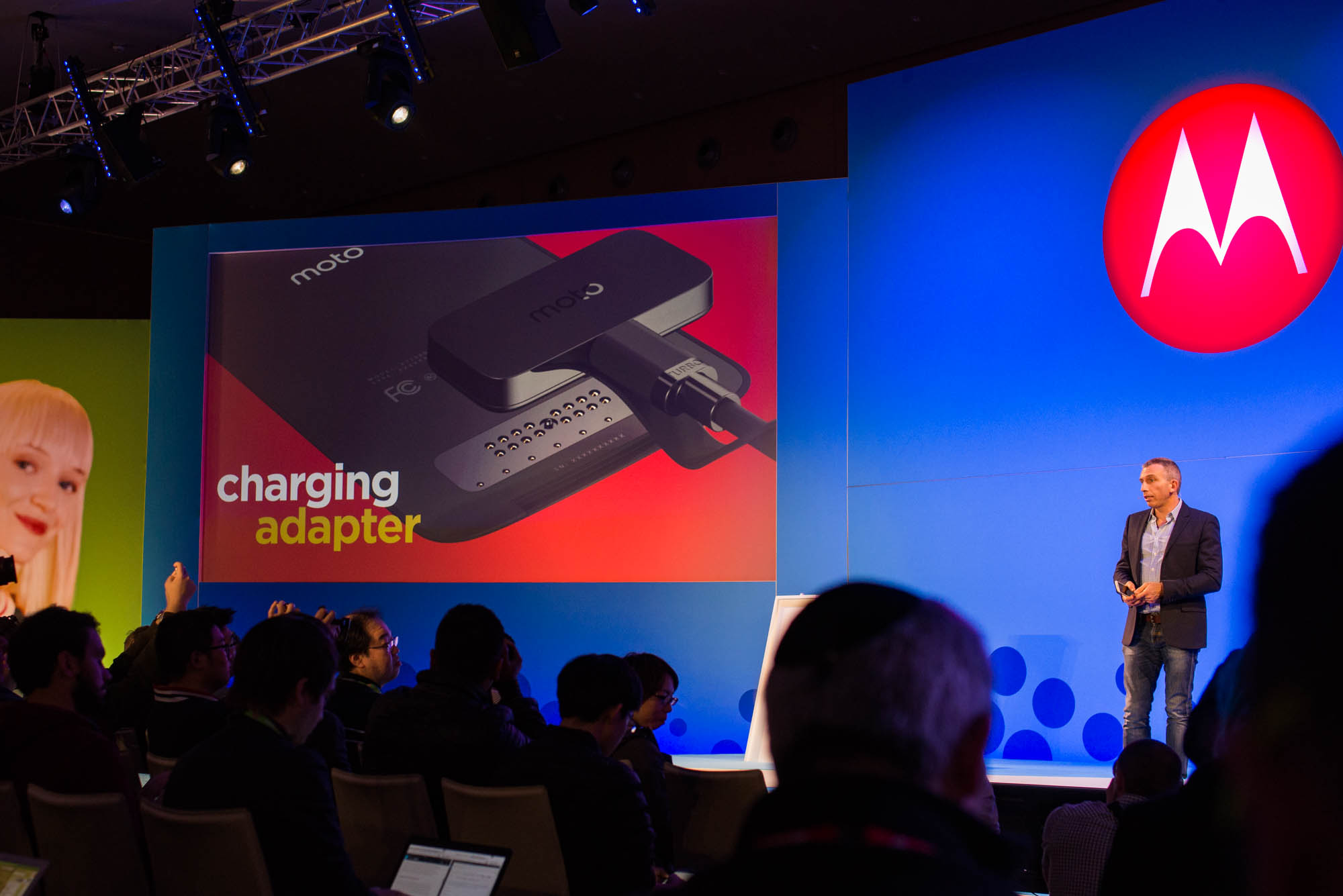 Moto-Mods-MWC-2017-3 class="wp-image-547654" 