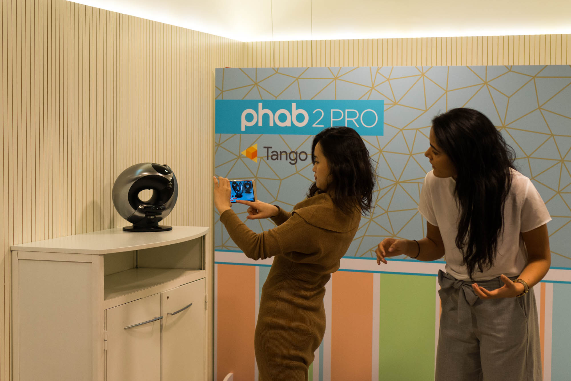 Phab-2-Pro-MWC-2017-3 class="wp-image-548001" 