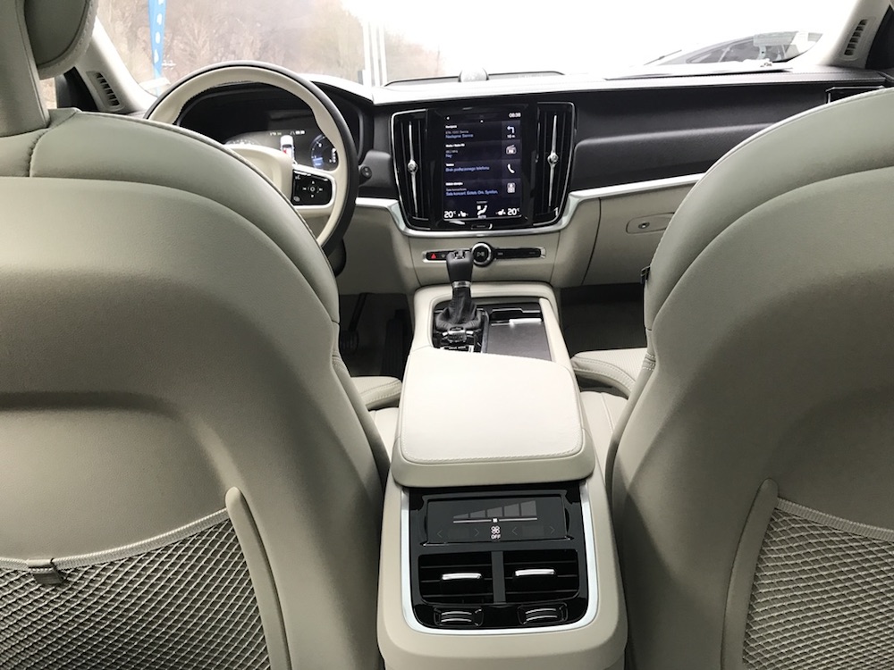 Volvo V90 CC, 15 class="wp-image-543999" 