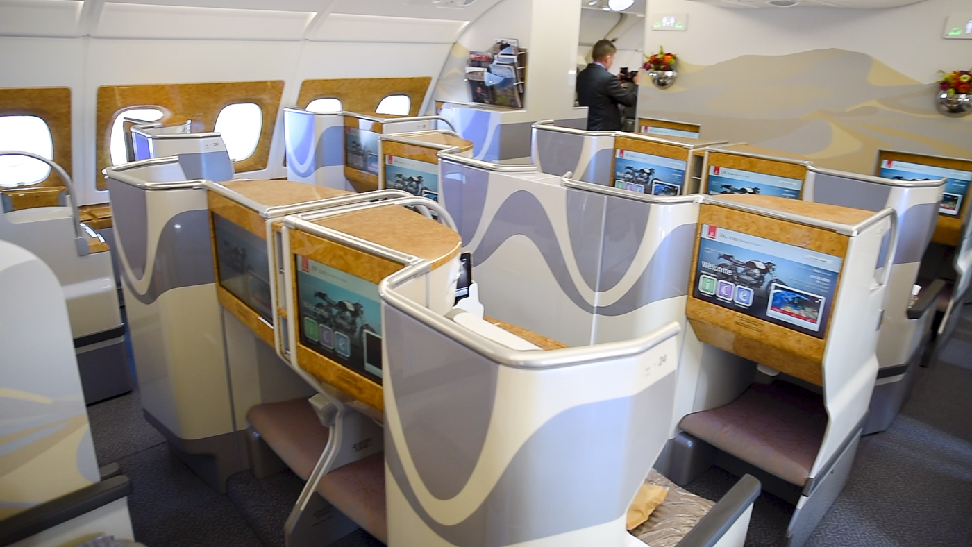 Airbus A380 linii Emirates na Lotnisku Chopina w Warszawie class="wp-image-544016" 