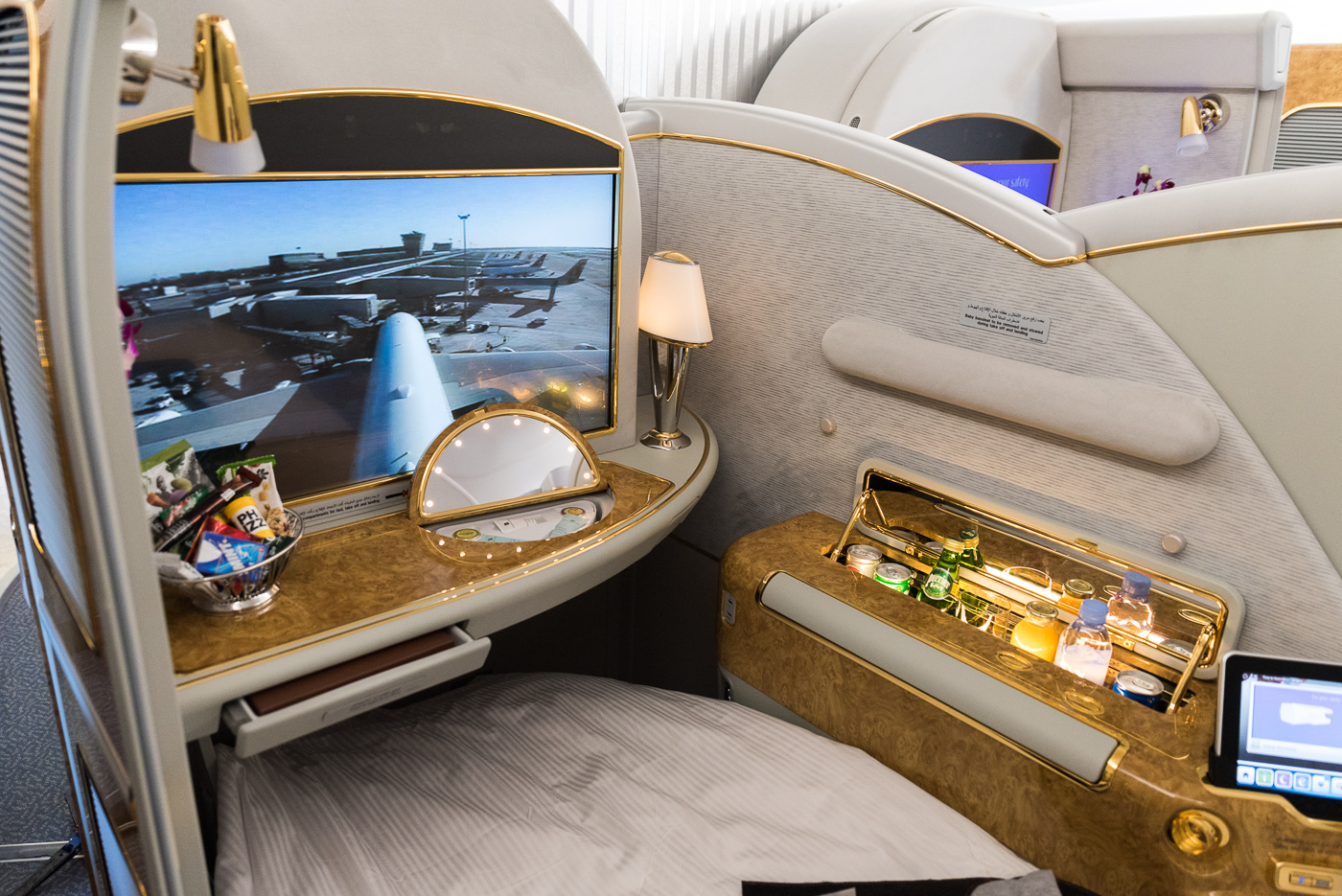 Airbus A380 linii Emirates na Lotnisku Chopina w Warszawie class="wp-image-544018" 