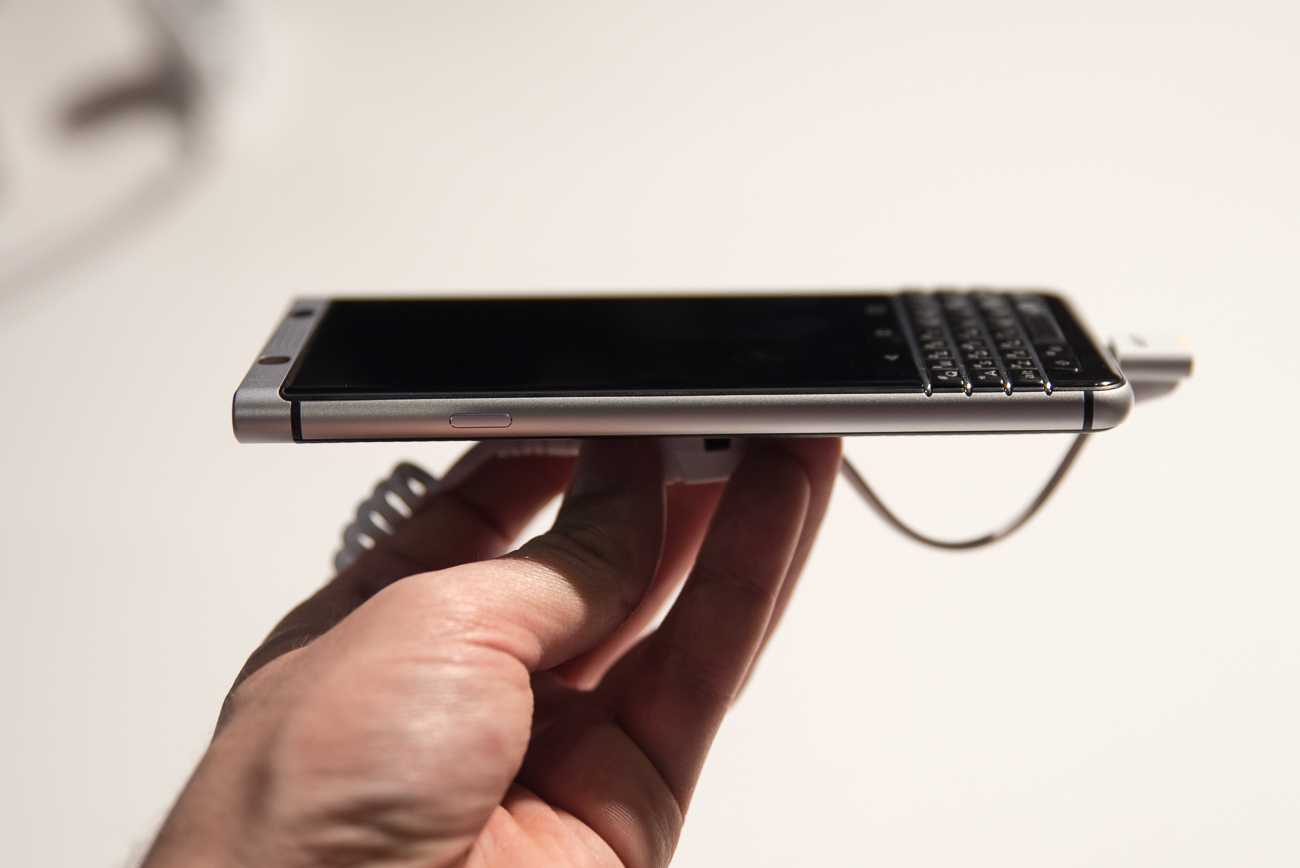 blackberry-keyone (6 of 13) class="wp-image-547798" 