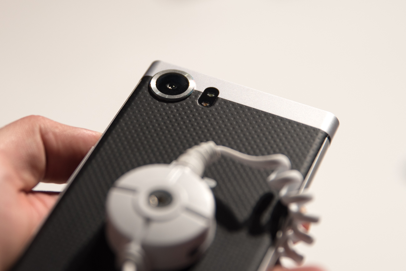 blackberry-keyone (9 of 13) class="wp-image-547801" 