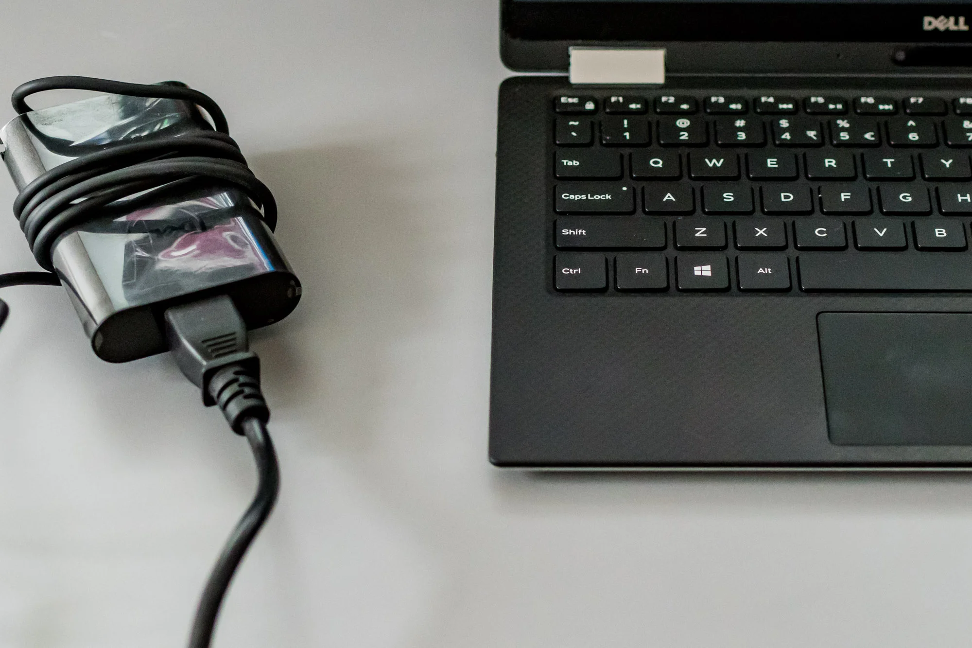 dell-xps-13-2w1-10 class="wp-image-546077" 