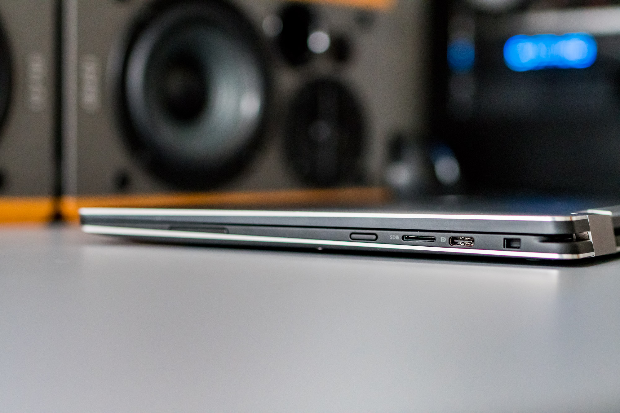 dell-xps-13-2w1-3 class="wp-image-546070" 