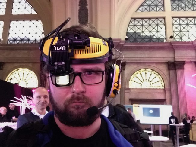 Hololens T-Mobile MWC 2017 class="wp-image-547947" 