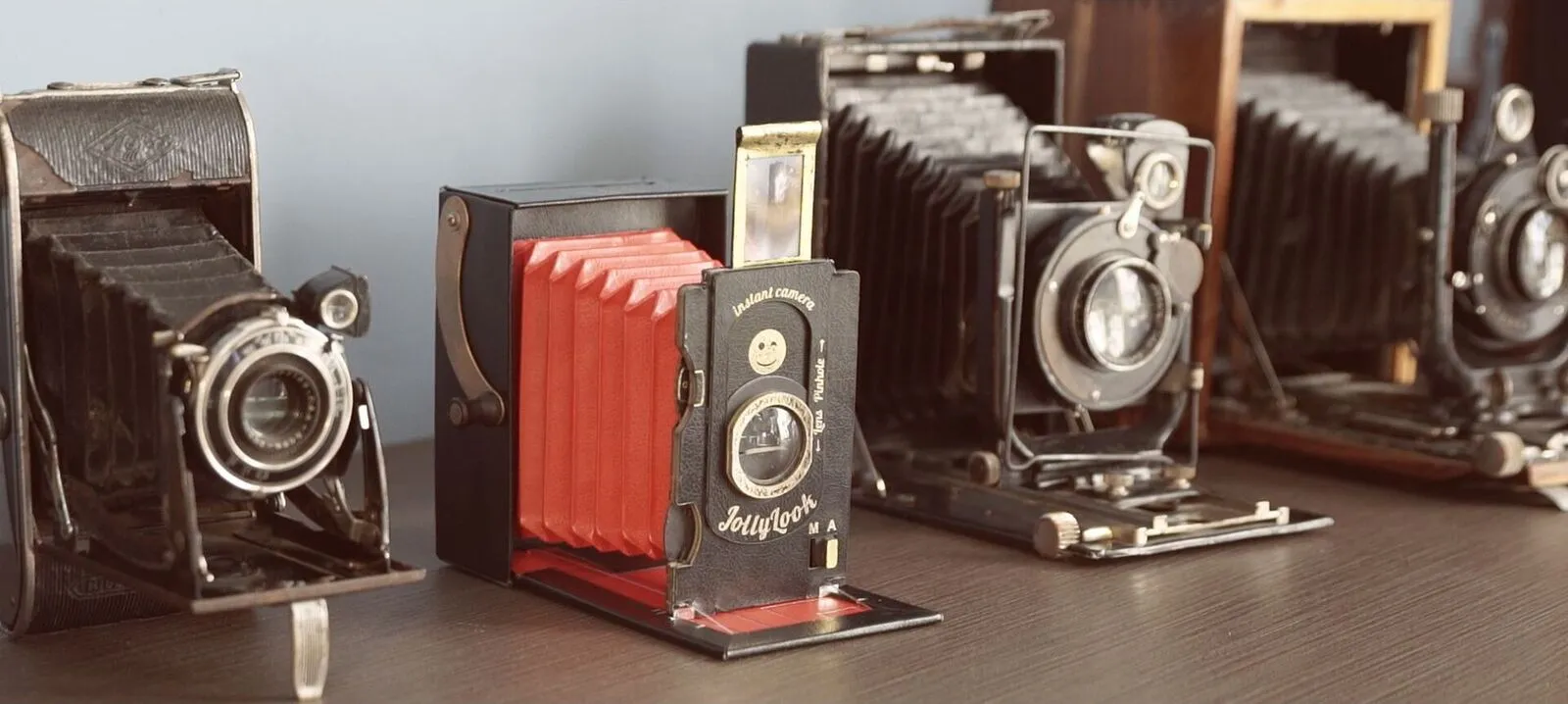 Jollylook - aparat Instax w stylu retro