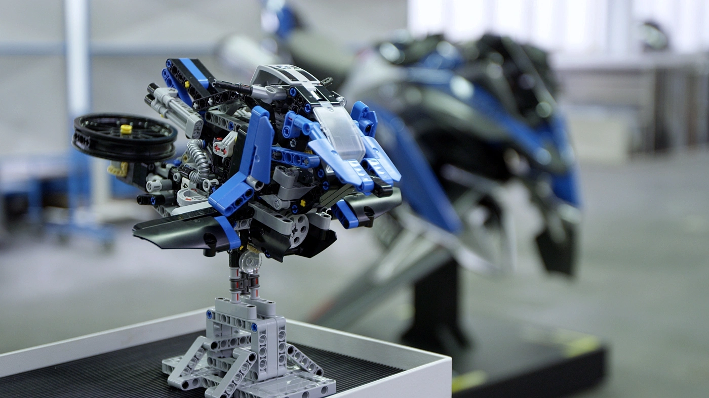 Motocykl BMW na podstawie zestawu Lego Technic class="wp-image-545400"