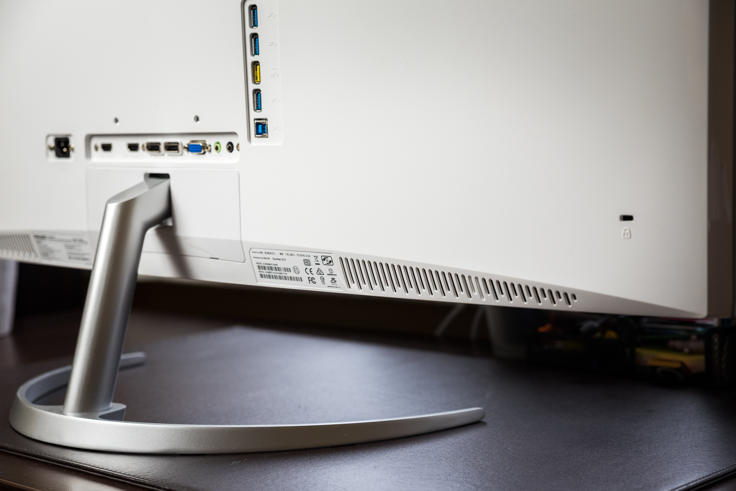 Zakrzywiony monitor Philips 40&quot; 4K class="wp-image-543382" 