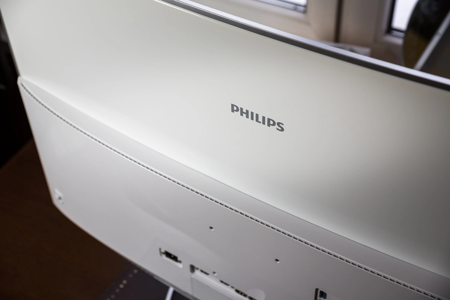 Zakrzywiony monitor Philips 40&quot; 4K class="wp-image-543384" 