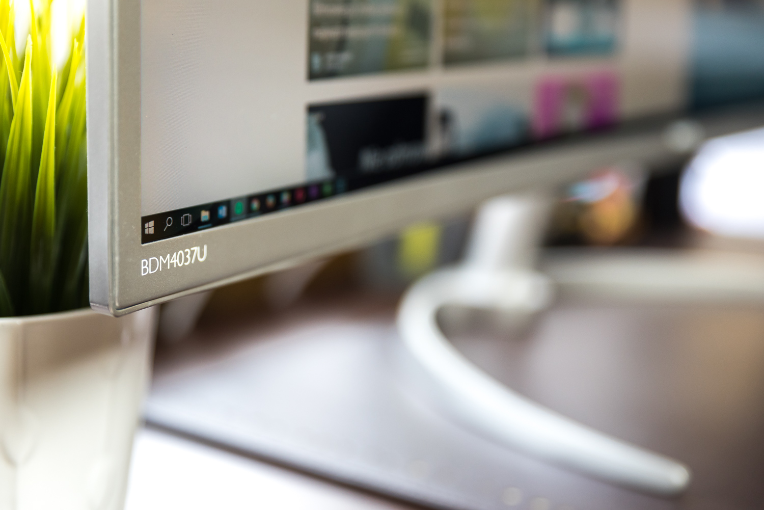 Zakrzywiony monitor Philips 40&quot; 4K class="wp-image-543398" 