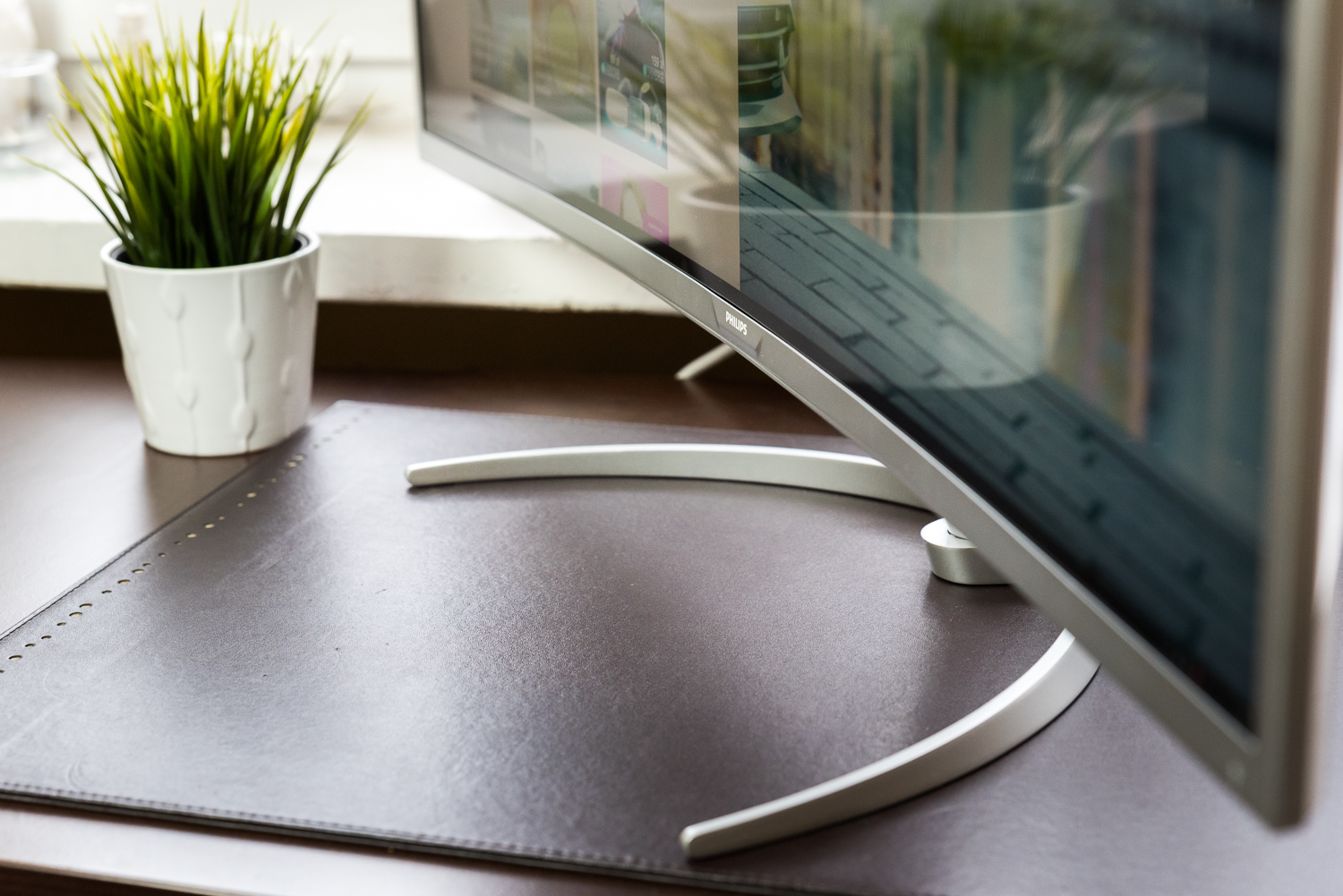 Zakrzywiony monitor Philips 40&quot; 4K class="wp-image-543379" 