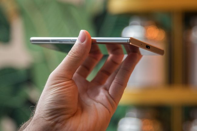 sony-xperia-xz-premium-6 class="wp-image-547245" 