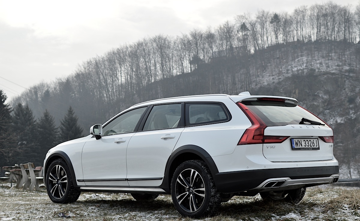 volvo-v90-cross class="wp-image-545844" 