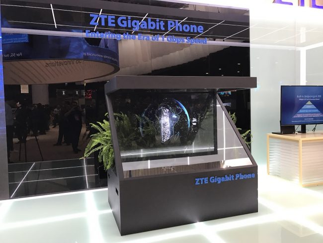 zte-gigabit-phone-mwc-2017-5g-7 class="wp-image-547691"