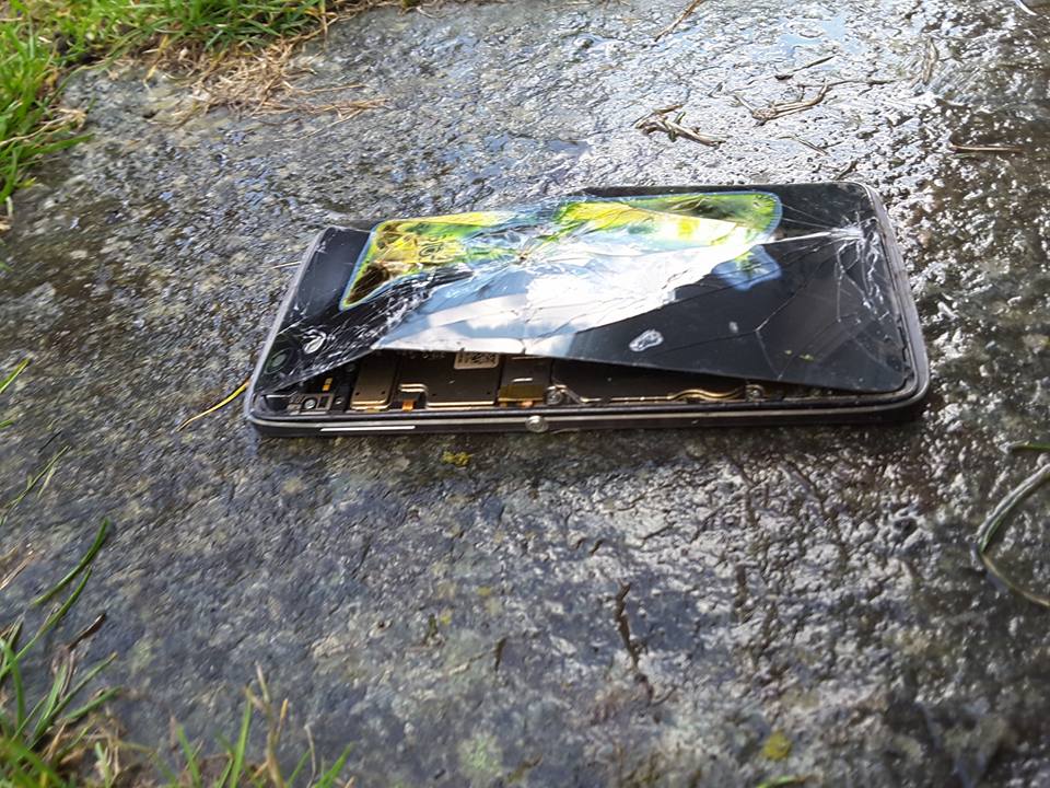 Alcatel Idol 4 zapalił się class="wp-image-553713" 