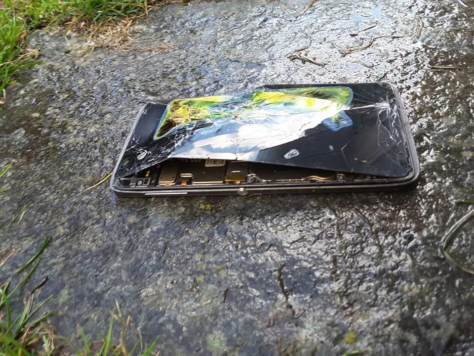Alcatel Idol 4 zapalił się class="wp-image-553713"