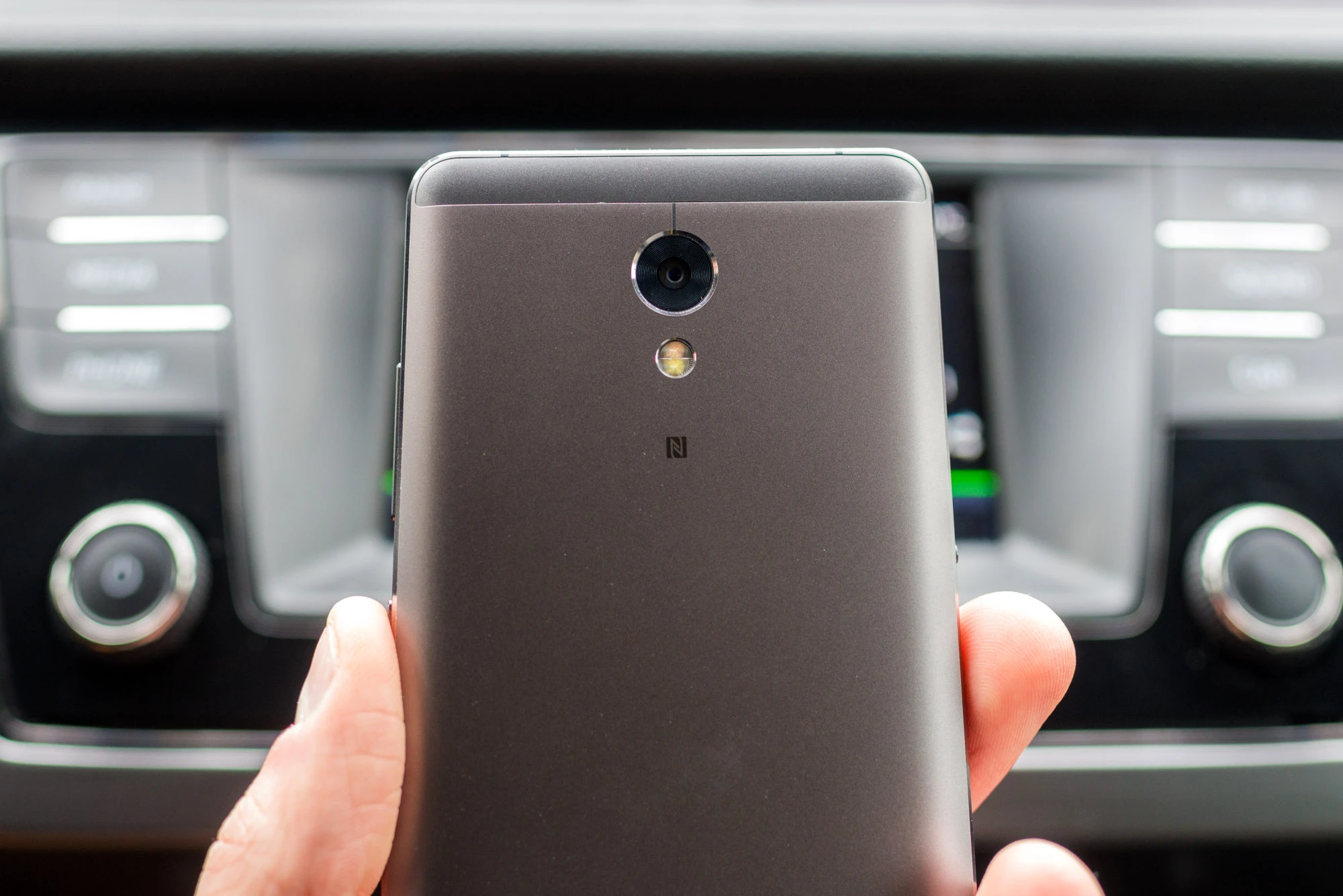Lenovo P2 - każdy smartfon powinien mieć taki akumulator