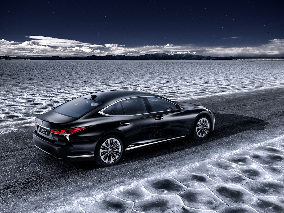 Lexus_LS_500h_teaser_6D3771BCFF4C83032A46BF9E47821403E54E6868 class="wp-image-549356" 