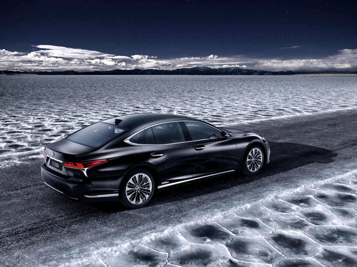 Lexus_LS_500h_teaser_6D3771BCFF4C83032A46BF9E47821403E54E6868 class="wp-image-549356"
