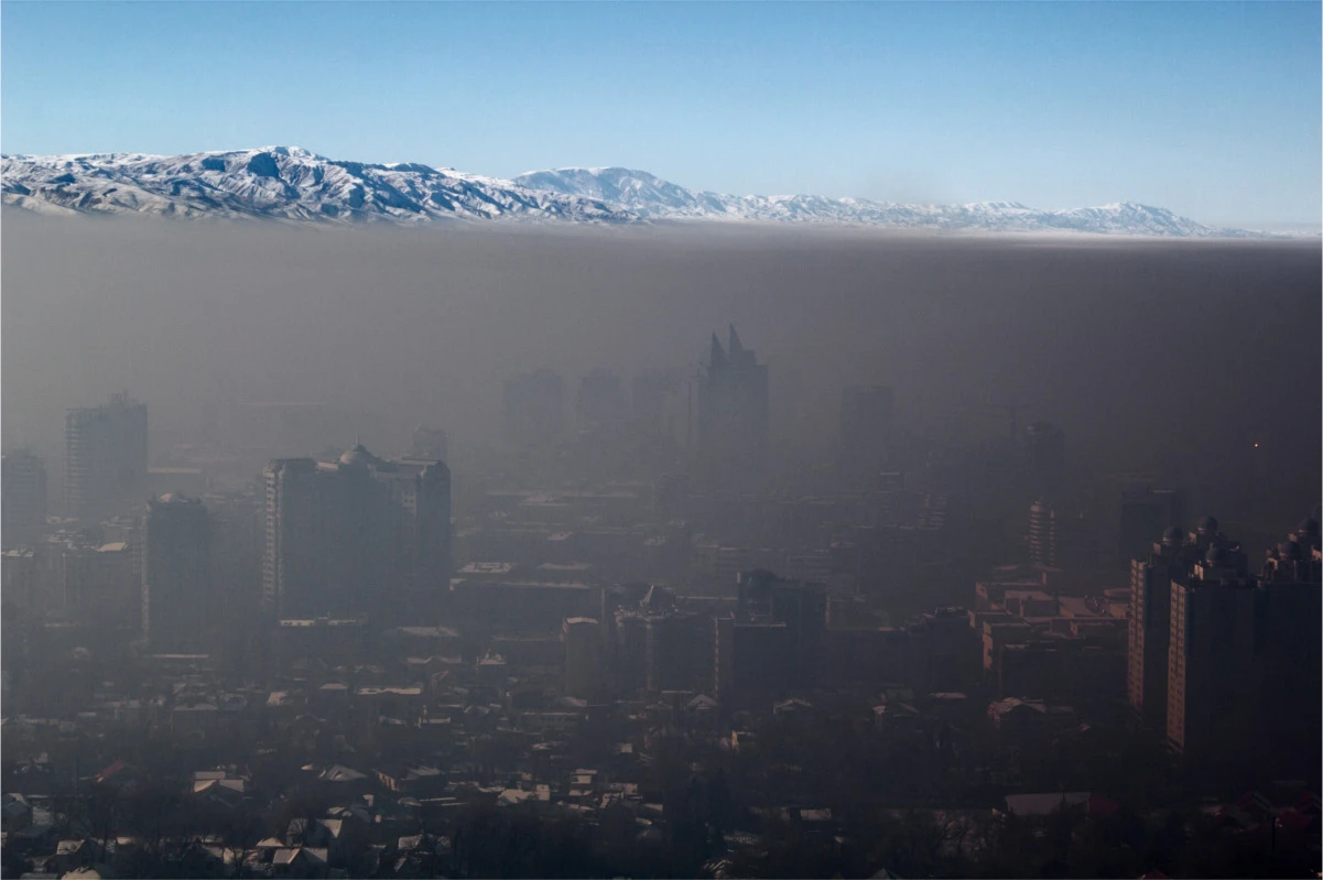 Smog nad miastem Ałmaty w Kazachstanie (Igors Jefimovs CC BY 3.0)