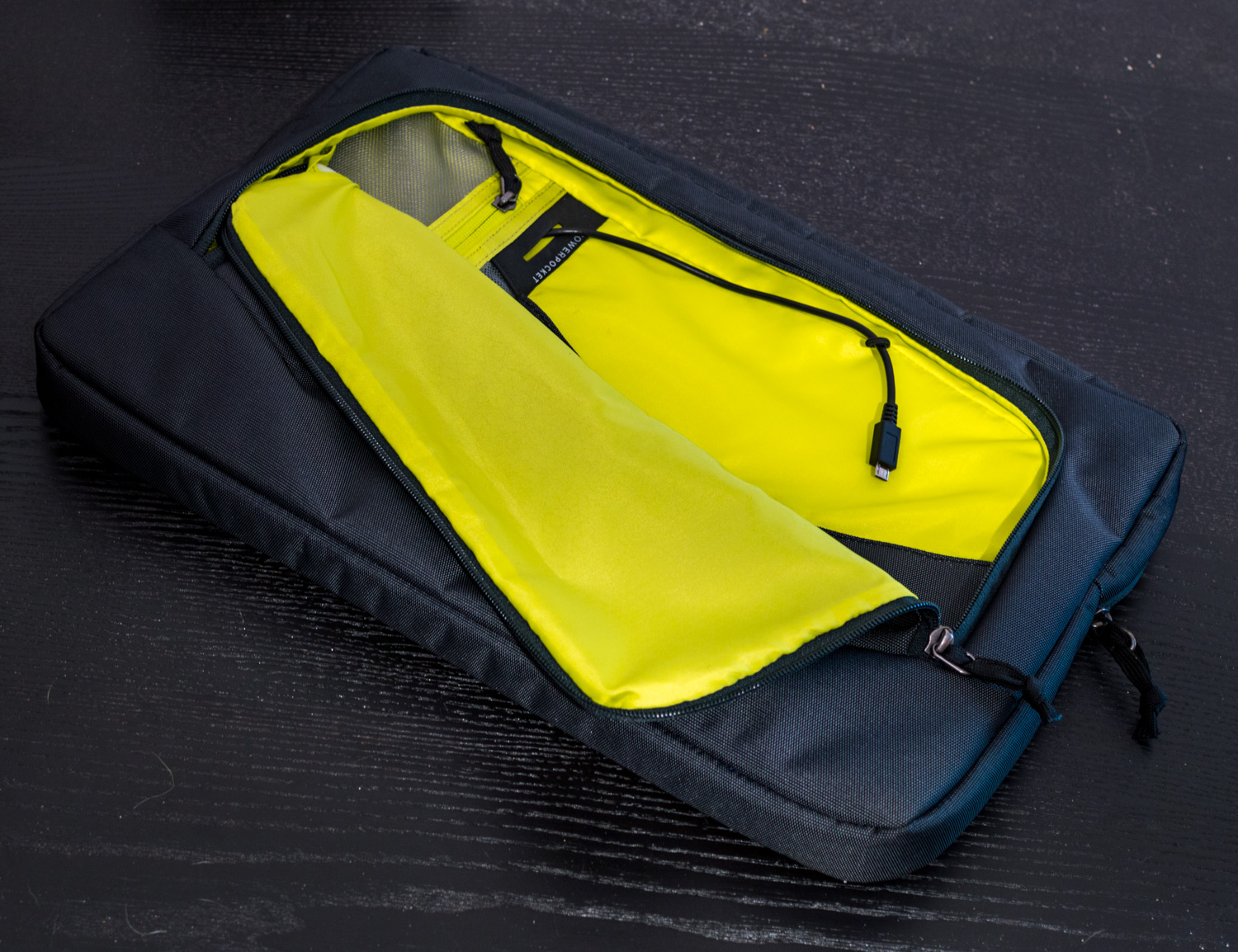 Thule-Subterra-Carry-On-40L-1-1 class="wp-image-549495" 