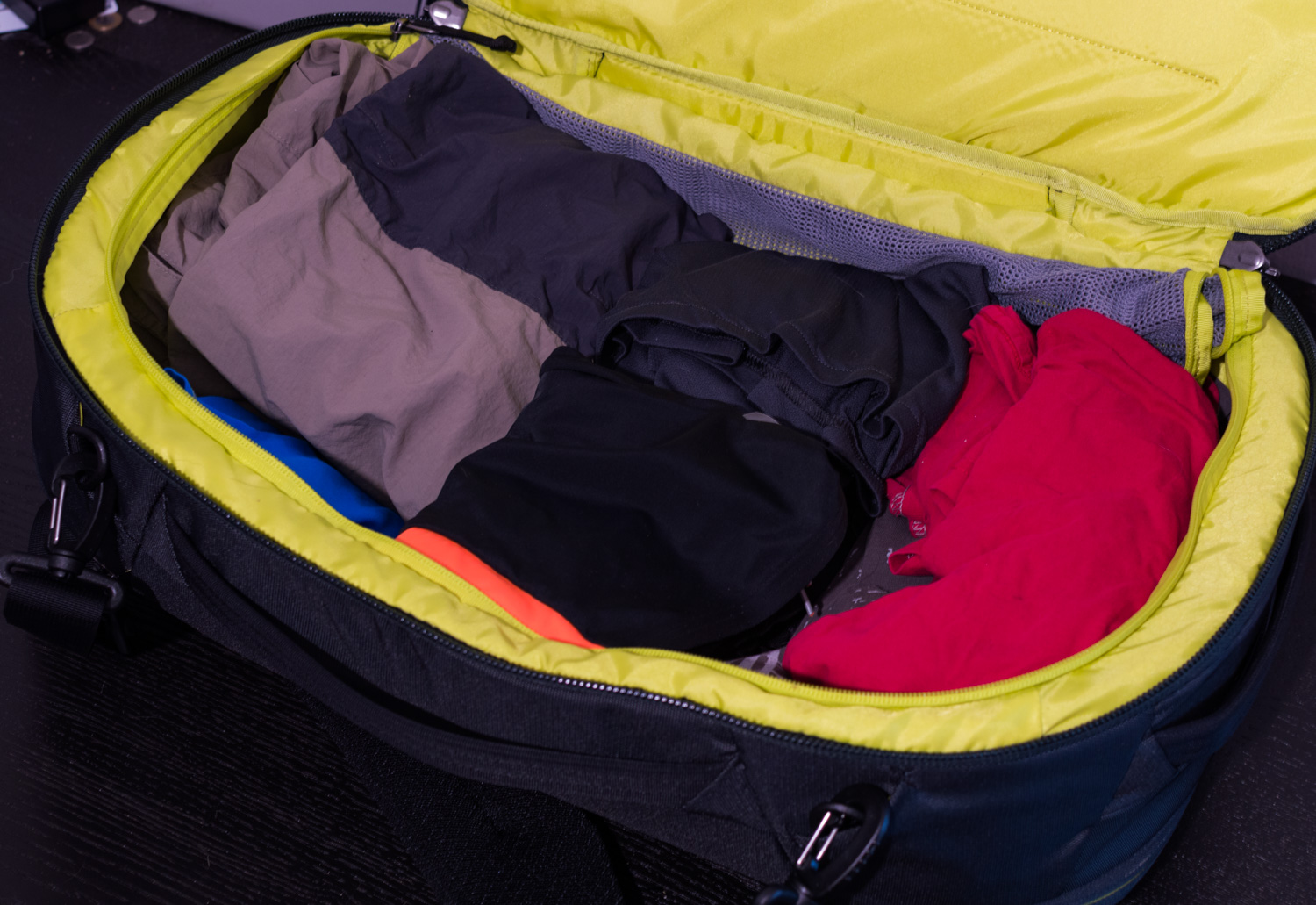 Thule-Subterra-Carry-On-40L-1-2 class="wp-image-549496" 