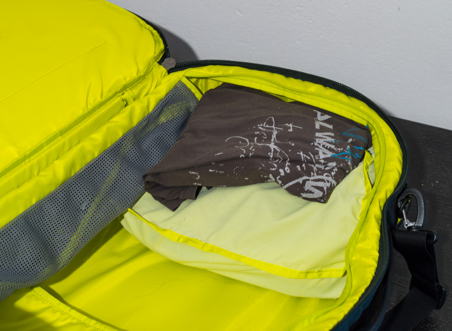 Thule-Subterra-Carry-On-40L-1-3 class="wp-image-549497" 