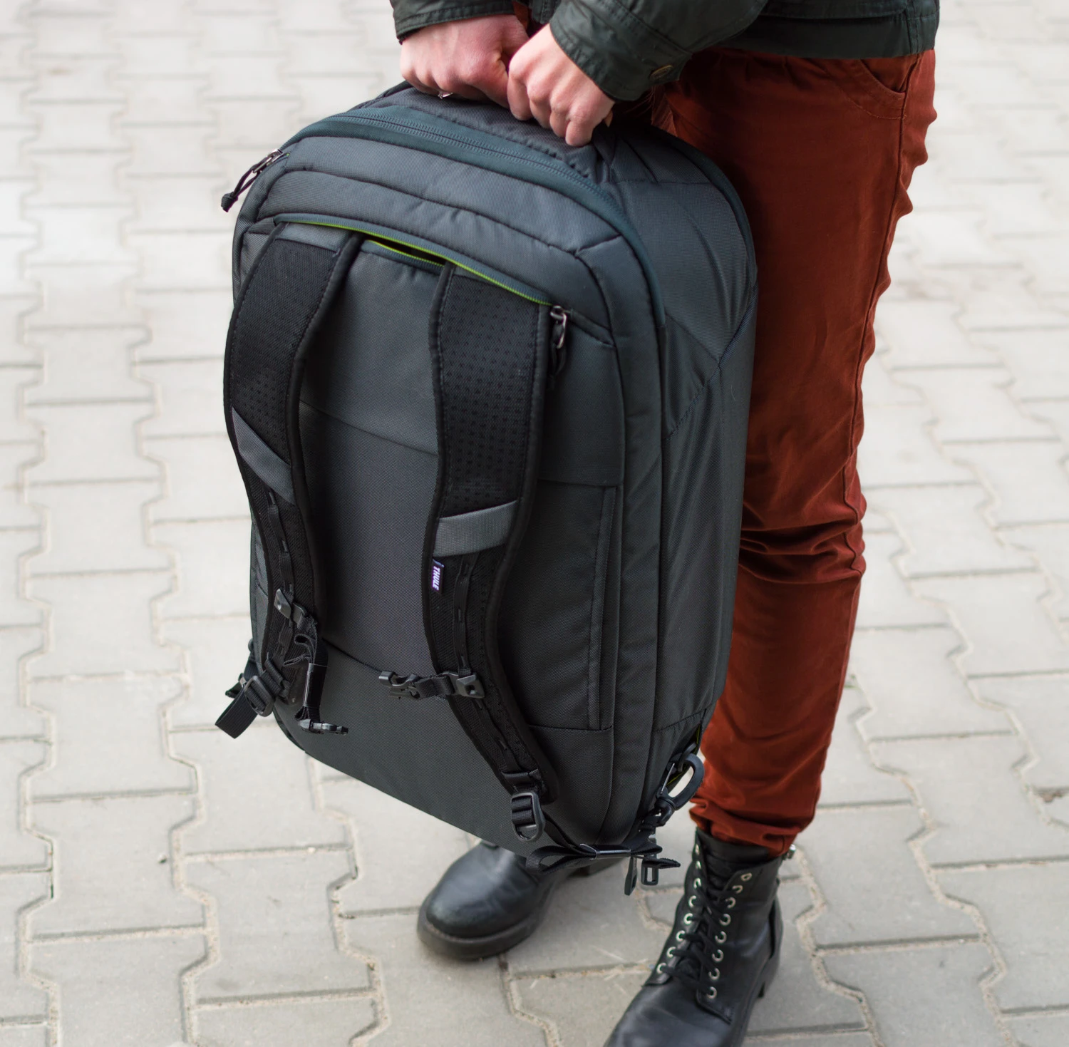 Thule-Subterra-Carry-On-40L-13 class="wp-image-549436" 